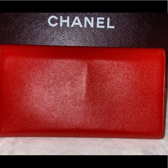 AUTHENTIC RED CHANEL CAVIAR LEATHER - LIKE NEW! - Picture 5 of 16